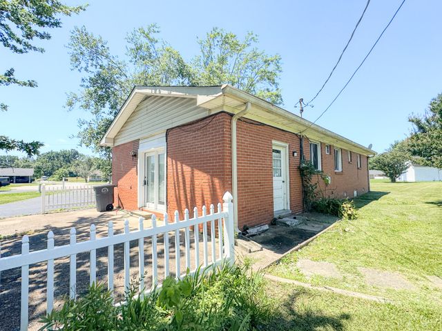 1204 Meadowlark Cir, Lafayette, TN 37083