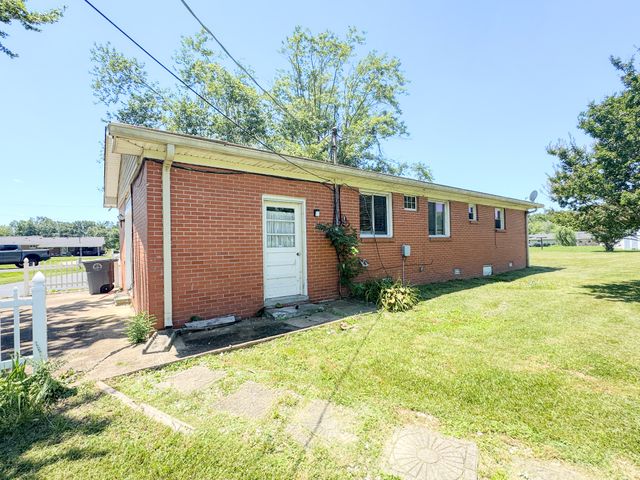 1204 Meadowlark Cir, Lafayette, TN 37083