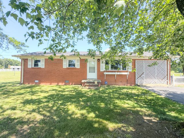 1204 Meadowlark Cir, Lafayette, TN 37083