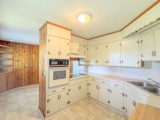 1204 Meadowlark Cir, Lafayette, TN 37083