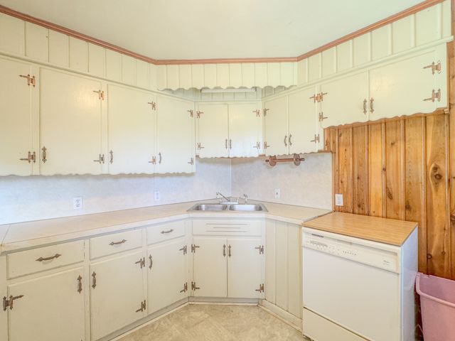 1204 Meadowlark Cir, Lafayette, TN 37083
