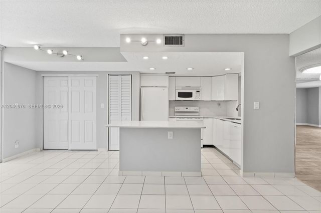 2408 NE 10th Street 122, Hallandale Beach, FL 33009