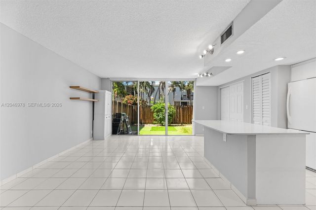 2408 NE 10th Street 122, Hallandale Beach, FL 33009