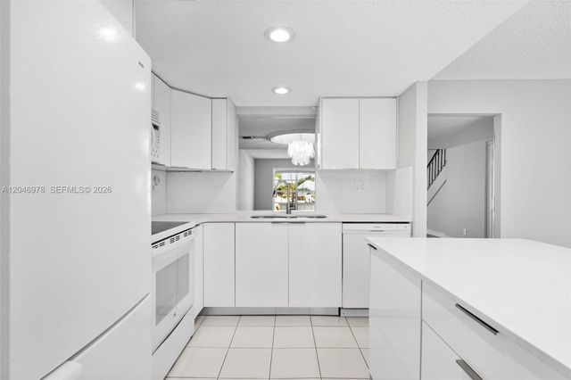 2408 NE 10th Street 122, Hallandale Beach, FL 33009