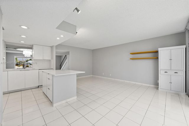 2408 NE 10th Street 122, Hallandale Beach, FL 33009
