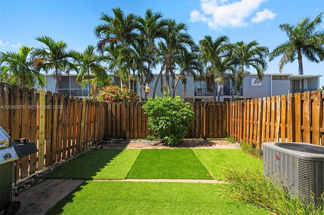 2408 NE 10th Street 122, Hallandale Beach, FL 33009