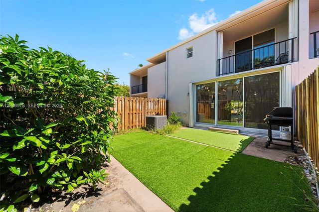 2408 NE 10th Street 122, Hallandale Beach, FL 33009