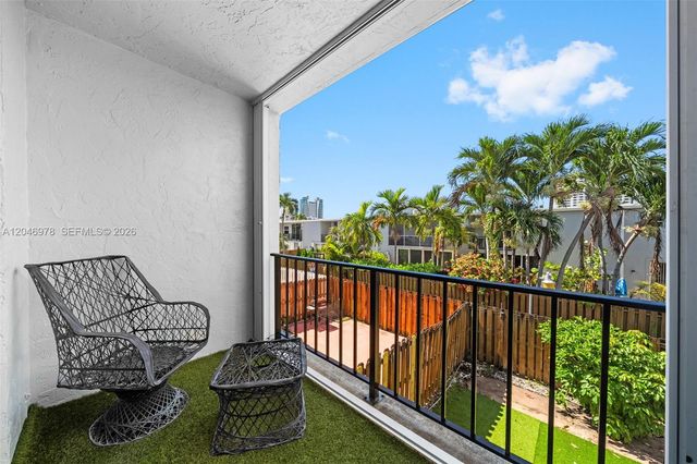 2408 NE 10th Street 122, Hallandale Beach, FL 33009