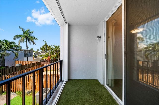 2408 NE 10th Street 122, Hallandale Beach, FL 33009
