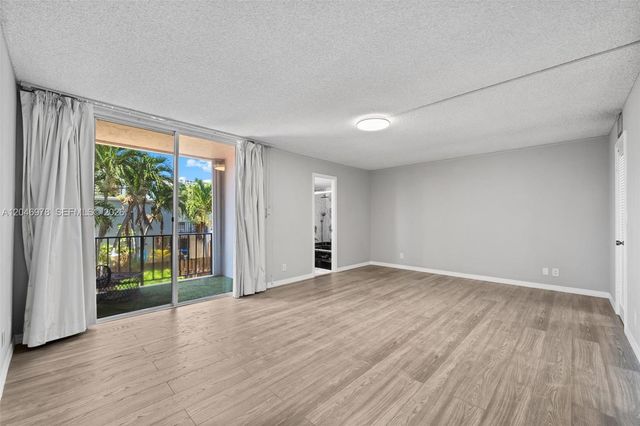 2408 NE 10th Street 122, Hallandale Beach, FL 33009