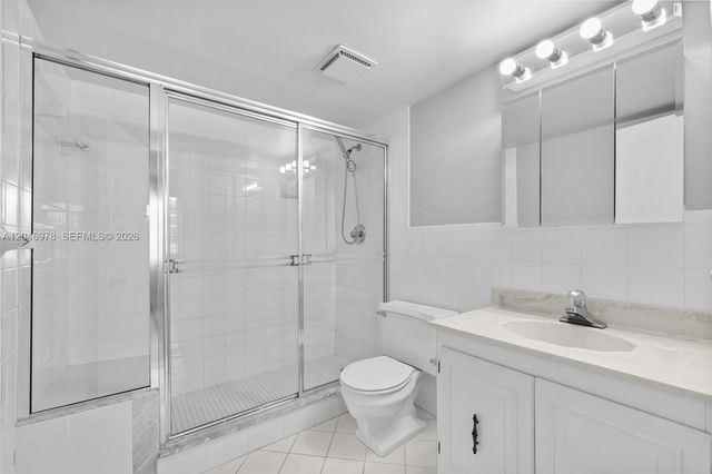 2408 NE 10th Street 122, Hallandale Beach, FL 33009