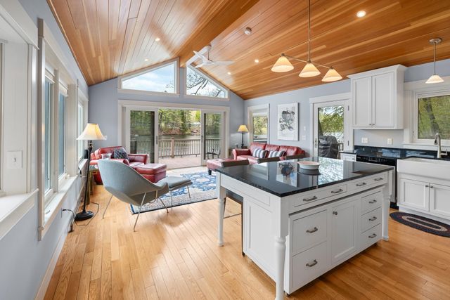 32 River Road, Hanover, NH 03755