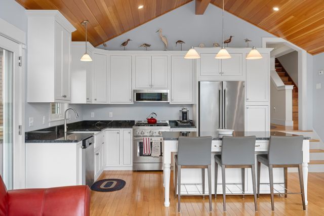 32 River Road, Hanover, NH 03755