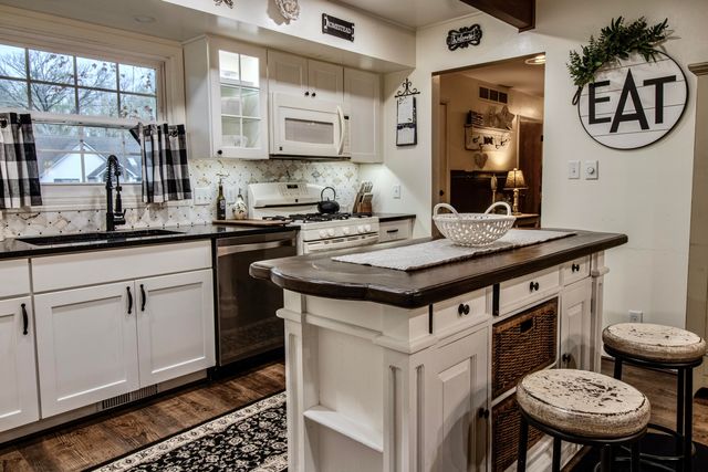 3129 Happy Valley Road, Summit Twp, MI 49203