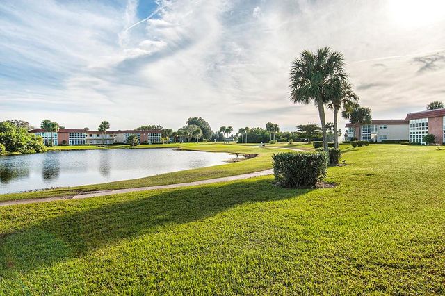 34 Pine Arbor Lane 203, Vero Beach, FL 32962