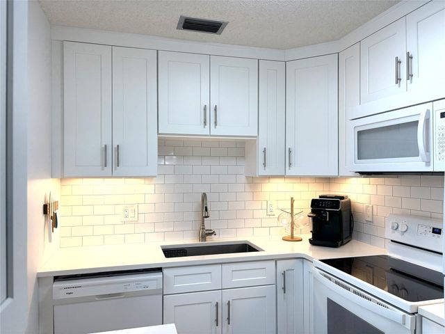 34 Pine Arbor Lane 203, Vero Beach, FL 32962