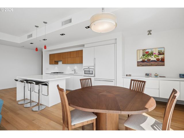 1075 Nw NORTHRUP St 515, Portland, OR 97209