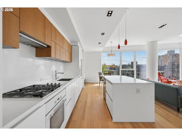1075 Nw NORTHRUP St 515, Portland, OR 97209