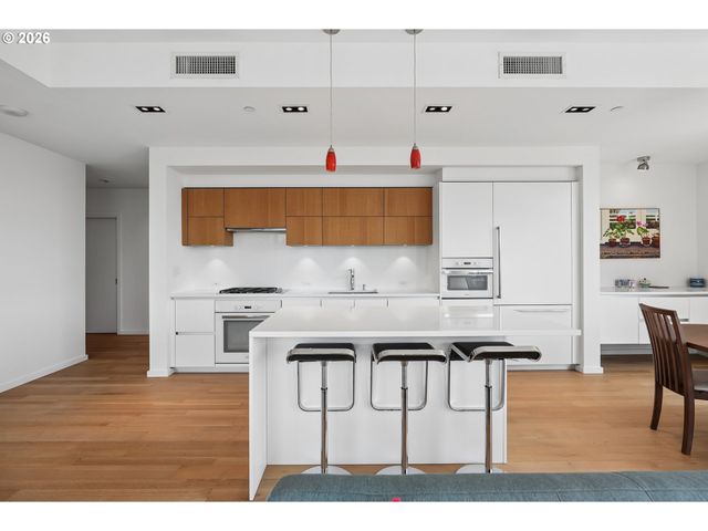 1075 Nw NORTHRUP St 515, Portland, OR 97209