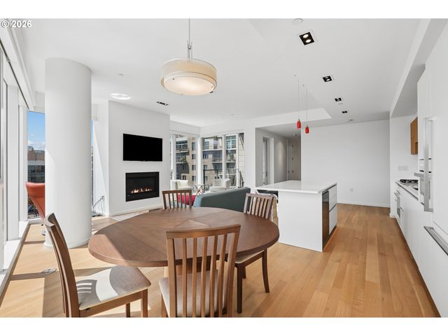 1075 Nw NORTHRUP St 515, Portland, OR 97209