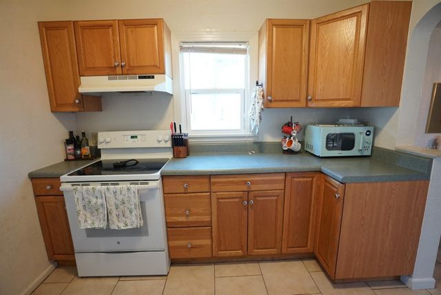 145 NE LINCOLN CIRCLE N, St Petersburg, FL 33702