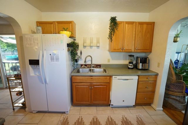 145 NE LINCOLN CIRCLE N, St Petersburg, FL 33702