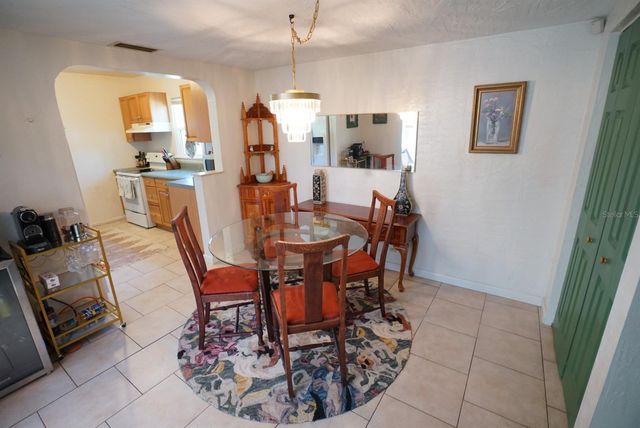 145 NE LINCOLN CIRCLE N, St Petersburg, FL 33702
