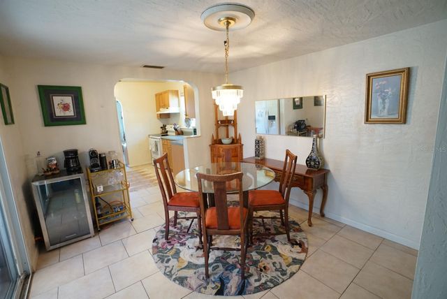 145 NE LINCOLN CIRCLE N, St Petersburg, FL 33702