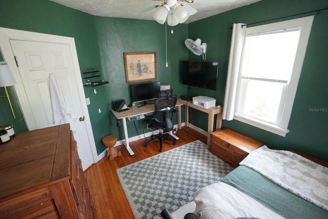 145 NE LINCOLN CIRCLE N, St Petersburg, FL 33702