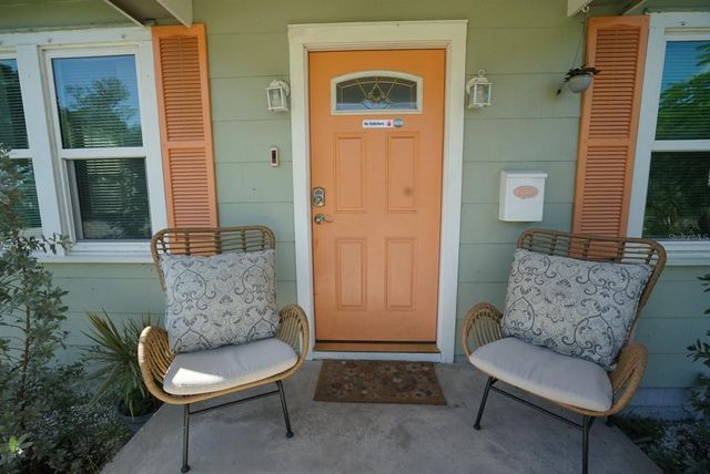 145 NE LINCOLN CIRCLE N, St Petersburg, FL 33702