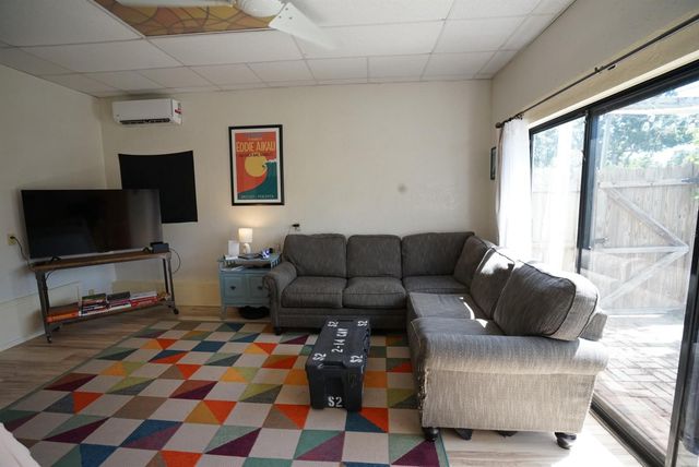 145 NE LINCOLN CIRCLE N, St Petersburg, FL 33702
