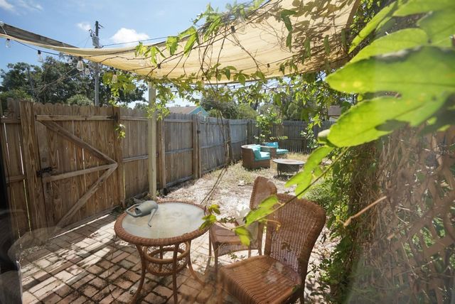 145 NE LINCOLN CIRCLE N, St Petersburg, FL 33702
