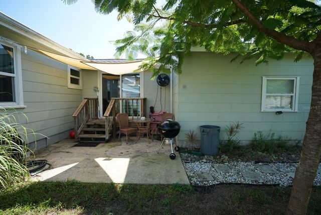 145 NE LINCOLN CIRCLE N, St Petersburg, FL 33702