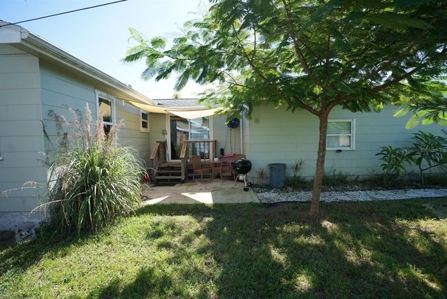 145 NE LINCOLN CIRCLE N, St Petersburg, FL 33702