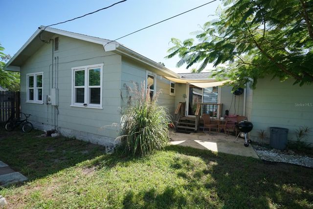 145 NE LINCOLN CIRCLE N, St Petersburg, FL 33702