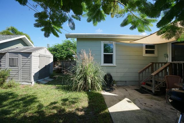 145 NE LINCOLN CIRCLE N, St Petersburg, FL 33702