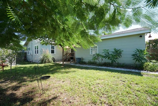 145 NE LINCOLN CIRCLE N, St Petersburg, FL 33702