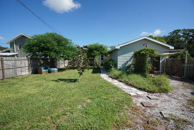 145 NE LINCOLN CIRCLE N, St Petersburg, FL 33702