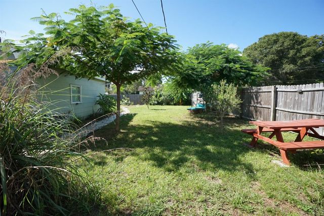 145 NE LINCOLN CIRCLE N, St Petersburg, FL 33702