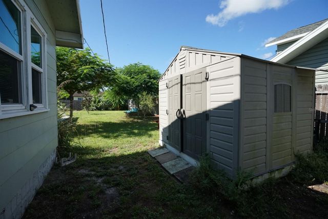 145 NE LINCOLN CIRCLE N, St Petersburg, FL 33702