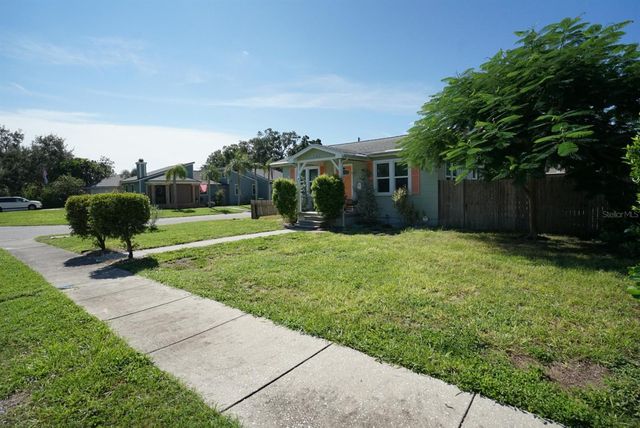 145 NE LINCOLN CIRCLE N, St Petersburg, FL 33702