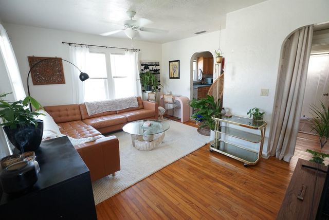 145 NE LINCOLN CIRCLE N, St Petersburg, FL 33702