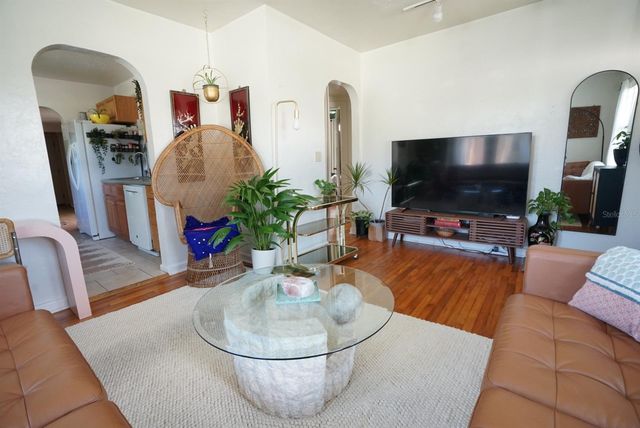 145 NE LINCOLN CIRCLE N, St Petersburg, FL 33702