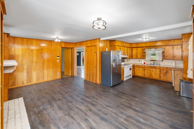 111 Cothron Dr, Lafayette, TN 37083
