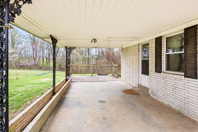 111 Cothron Dr, Lafayette, TN 37083