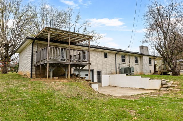 111 Cothron Dr, Lafayette, TN 37083
