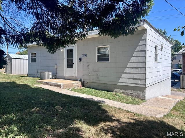 222 S Jackson Street, Belleville, IL 62220