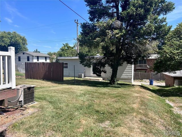 222 S Jackson Street, Belleville, IL 62220