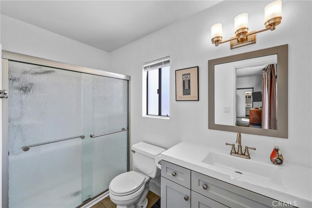 Image 18 of property listing at 5805 Whitsett Avenue 201, Valley Village, CA 91607