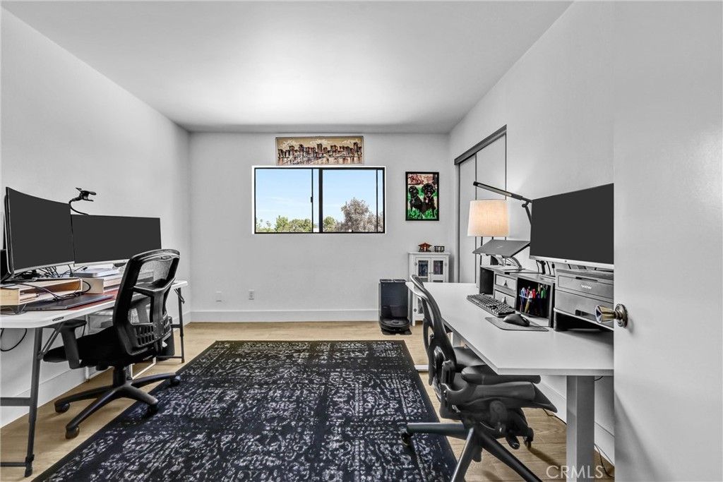 Image 19 of property listing at 5805 Whitsett Avenue 201, Valley Village, CA 91607